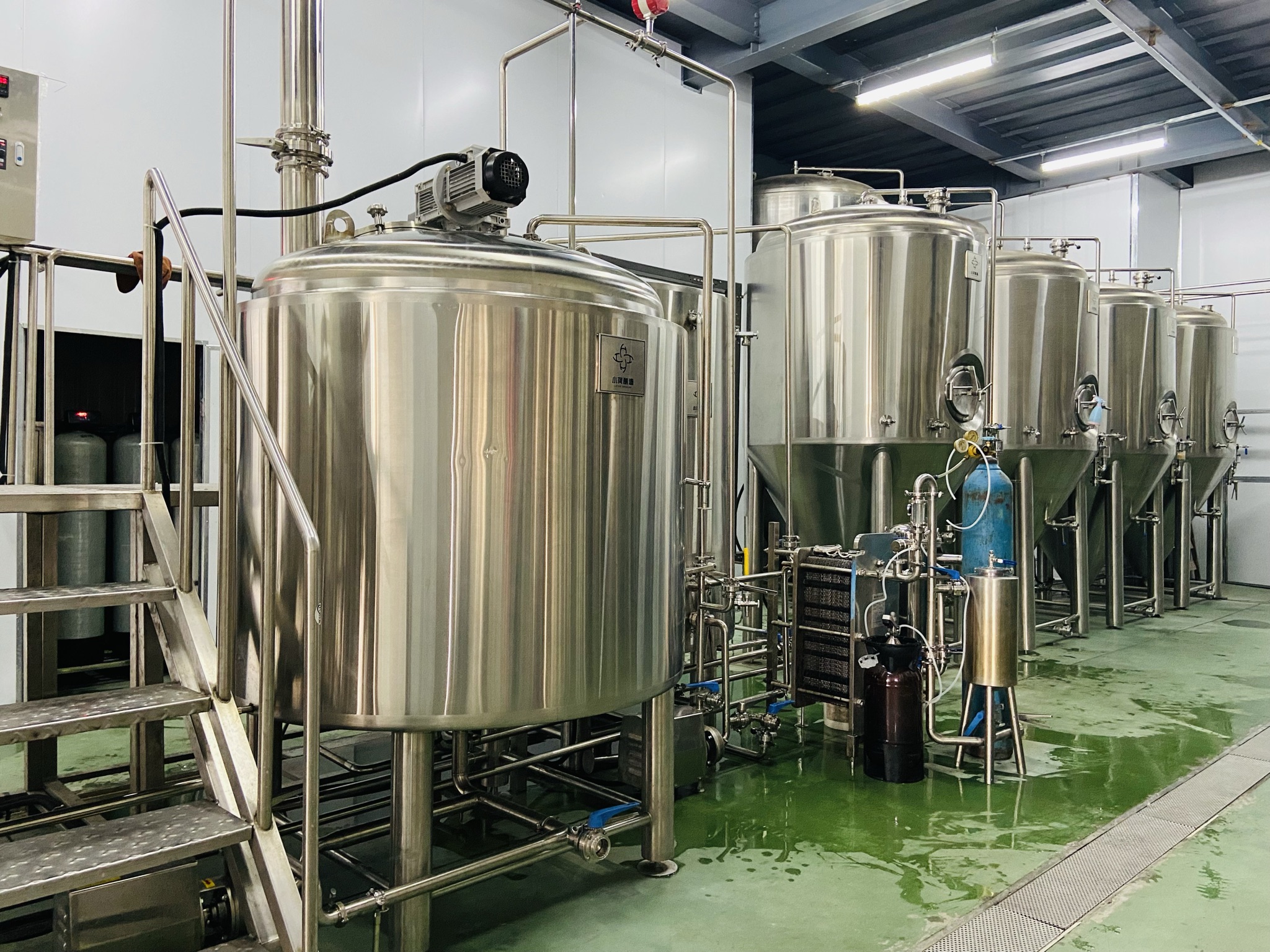 10HL Brewhouse Buy 1000L brewing equipment from Carry Brewtech